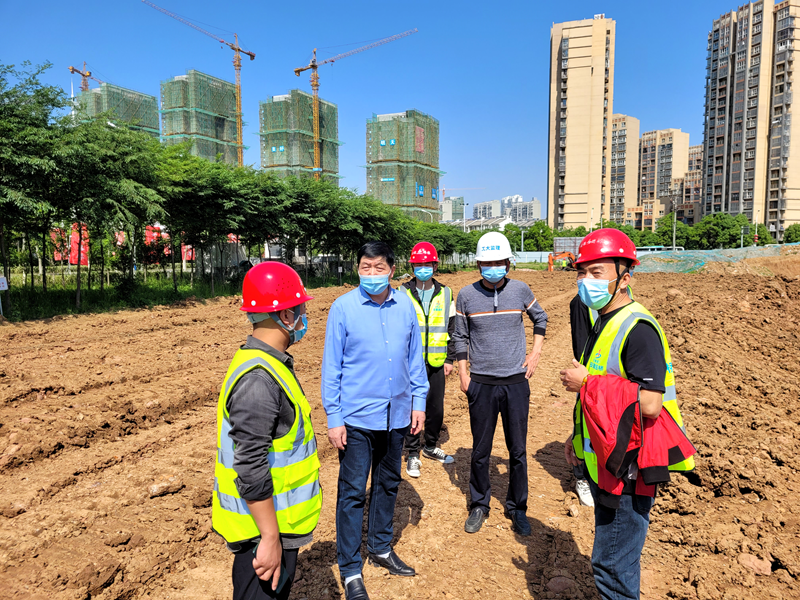 六安市重點工程建設(shè)管理處黨組書記、主任陳斌到長安路南延項目調(diào)研復(fù)工復(fù)產(chǎn)工作